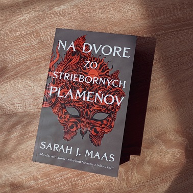 Na dvore zo strieborných plameňov – Sarah J. Maas